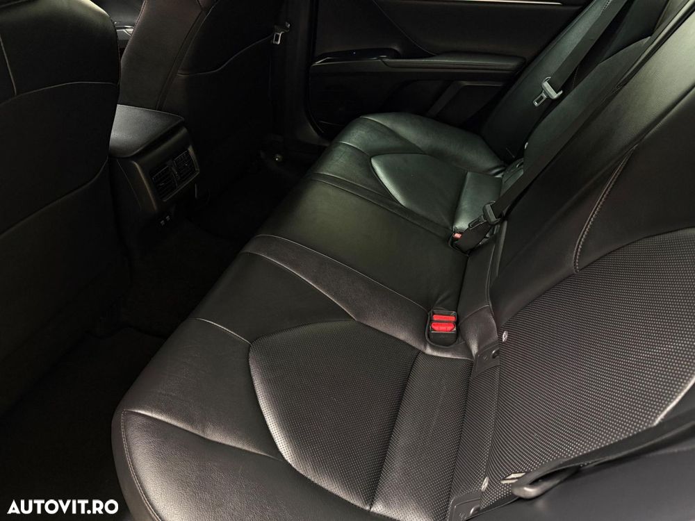 Toyota Camry - 18