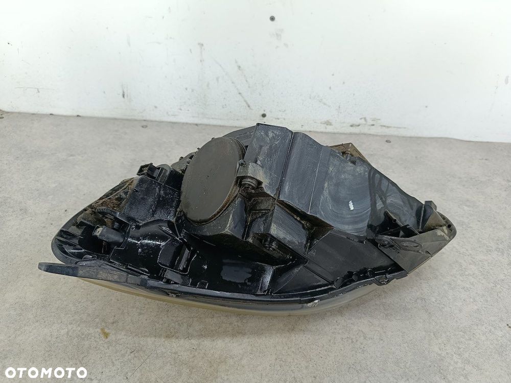 LAMPA PRZÓD PRAWA XENON OPEL ZAFIRA B 13252471 13153357 0301214282  AL  GM - 10
