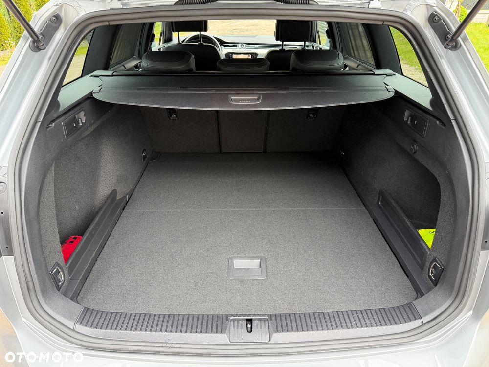 Volkswagen Passat Variant 2.0 TDI SCR DSG BlueMotion Highline - 25