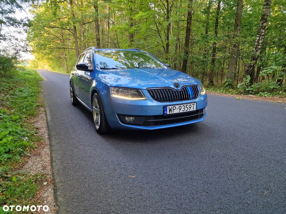 Skoda Octavia 2.0 TDI DSG Sportline - 10