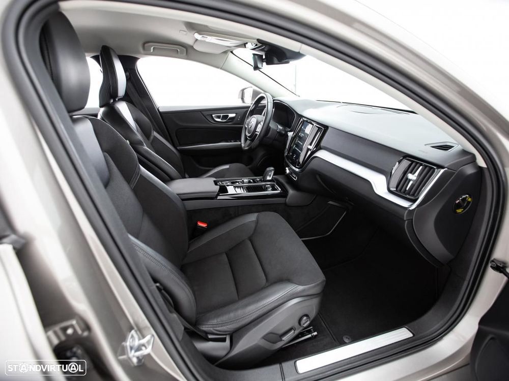 Volvo V60 2.0 T8 AWD TE Momentum Plus - 10