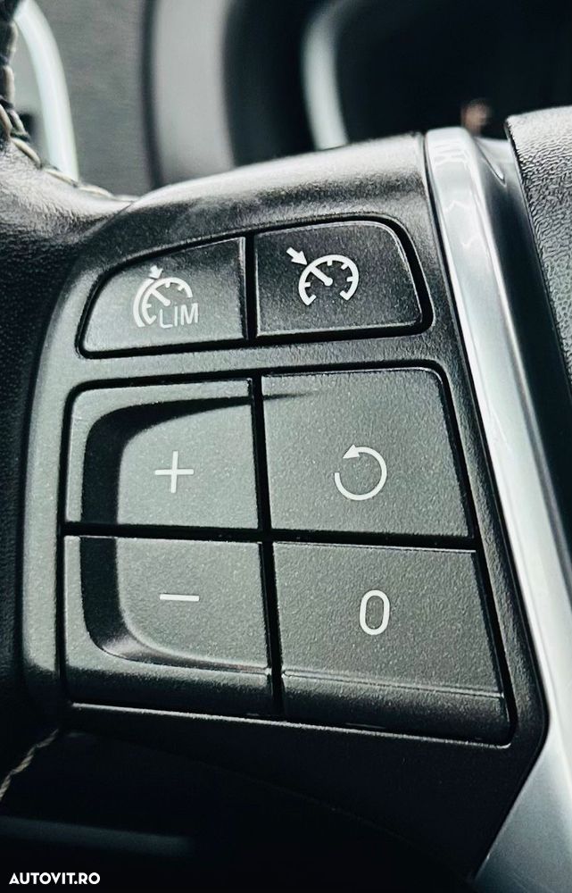 Volvo V40 D2 R Design - 21