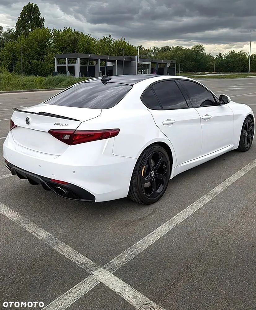 Alfa Romeo Giulia - 4