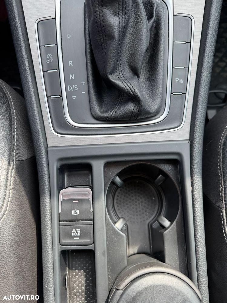 Volkswagen Golf - 10