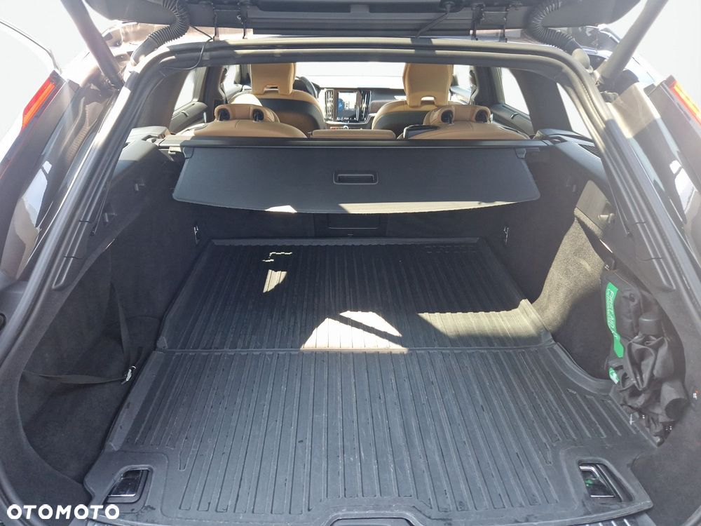 Volvo V90 Cross Country - 17