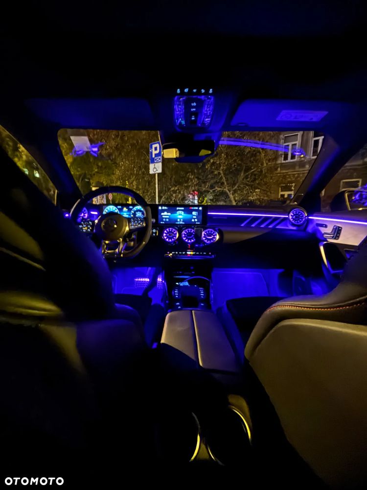 Mercedes-Benz CLA - 12