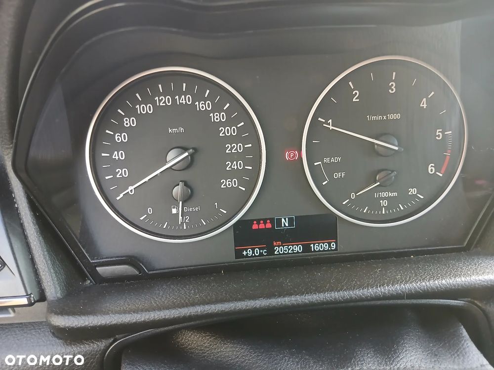 BMW Seria 2 216d - 8