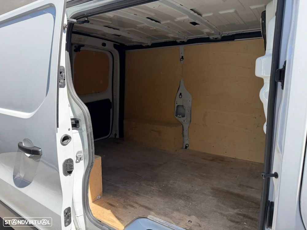 Renault Trafic 2.0 IVA Dedutível 3Lugares L1H1 - 12