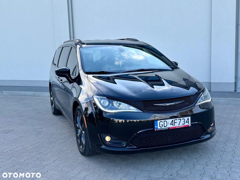 Chrysler Pacifica - 11