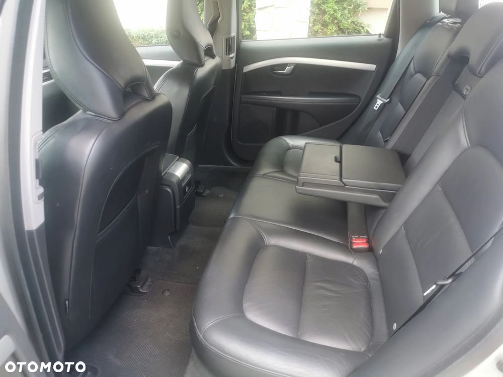 Volvo V70 D3 R-Design - 10