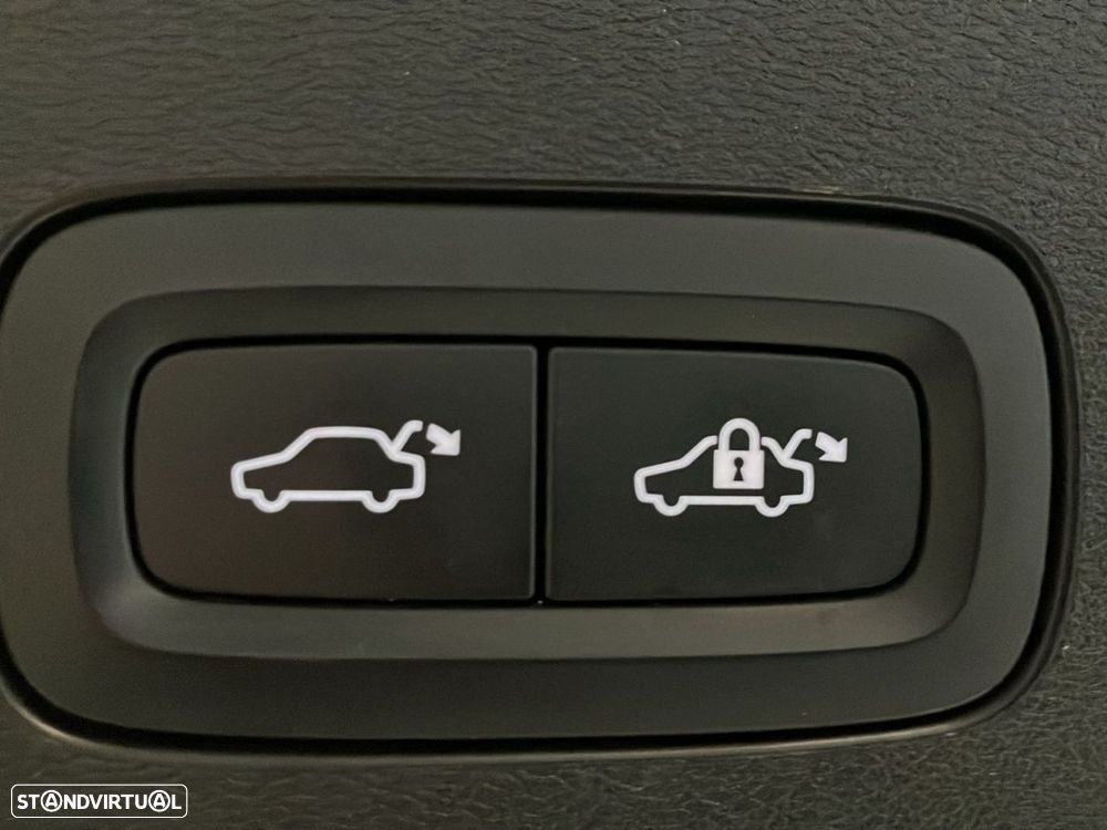 Volvo V60 2.0 T8 AWD TE R-Design - 26