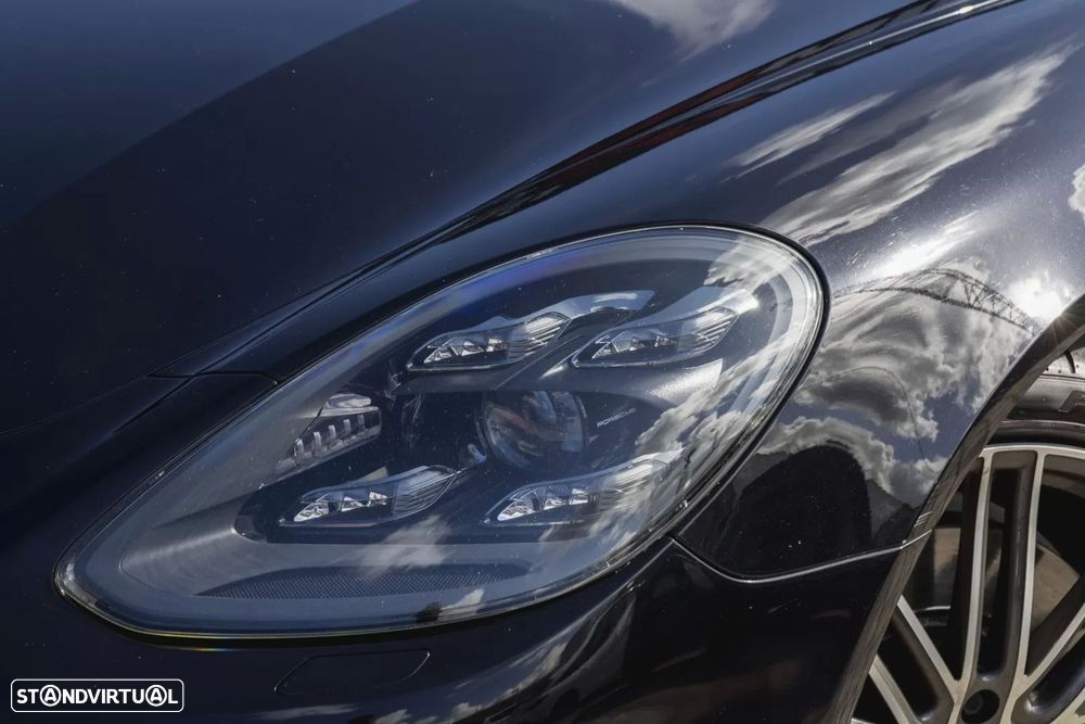 Porsche Panamera 4 E-Hybrid - 11