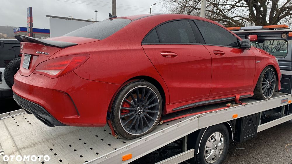 Mercedes-Benz CLA 45 AMG 4Matic 7G-DCT - 32