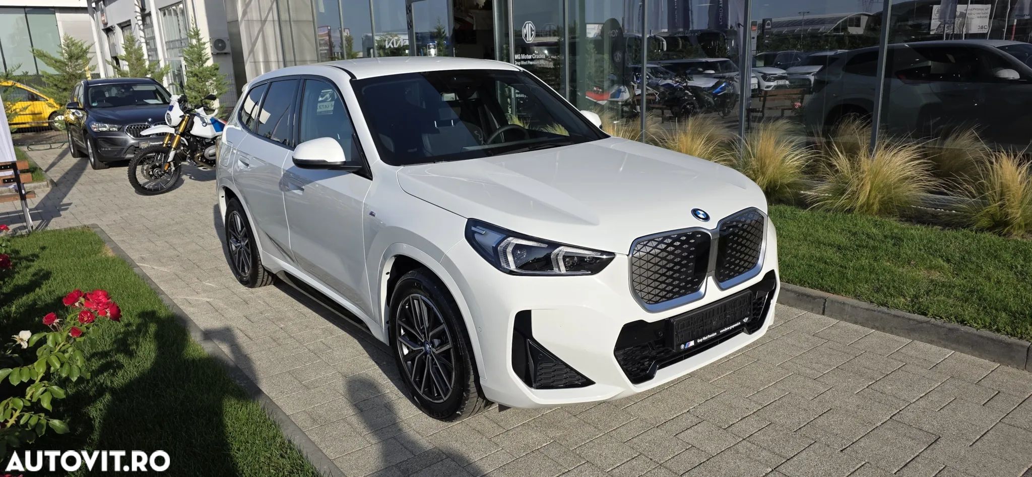 BMW iX1 eDrive20 M Sportpaket - 1