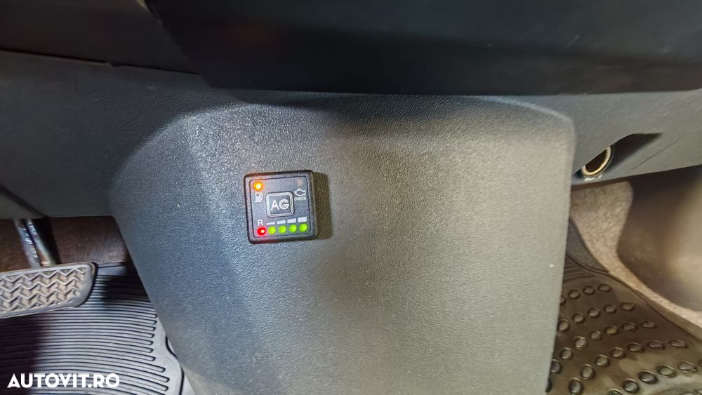 Toyota Prius (Hybrid) Executive - 24
