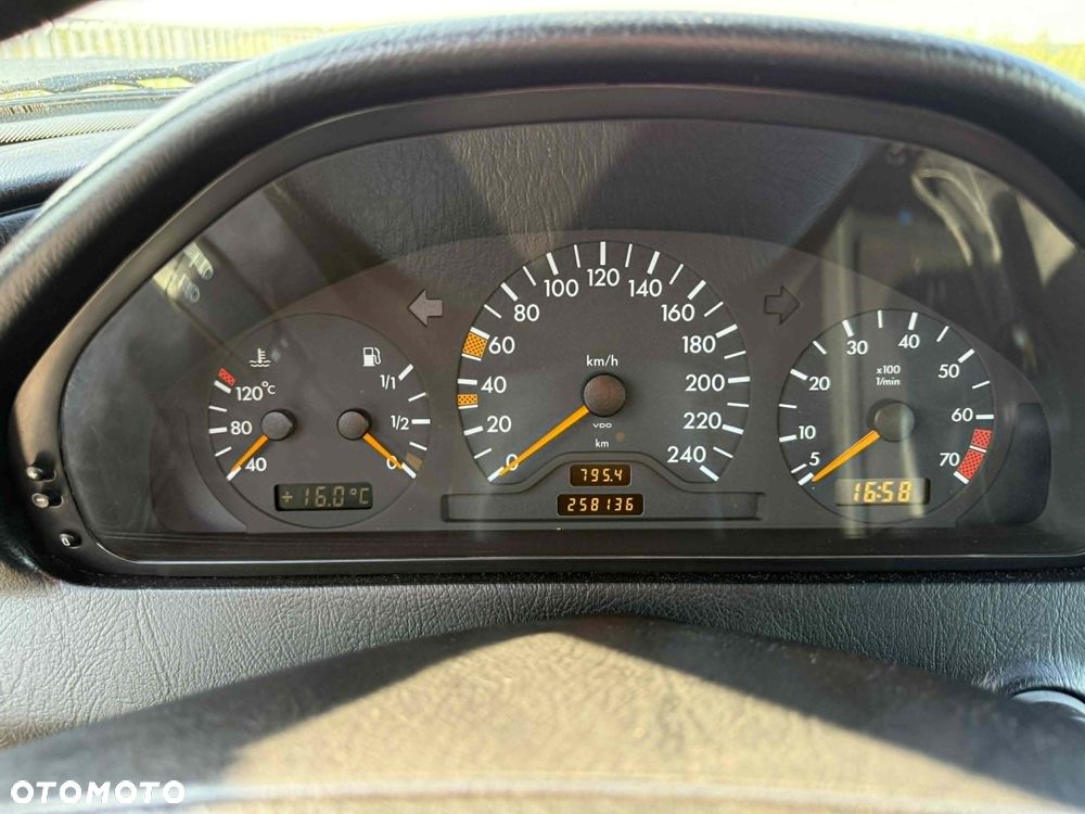 Mercedes-Benz Klasa C 180 T Esprit - 17