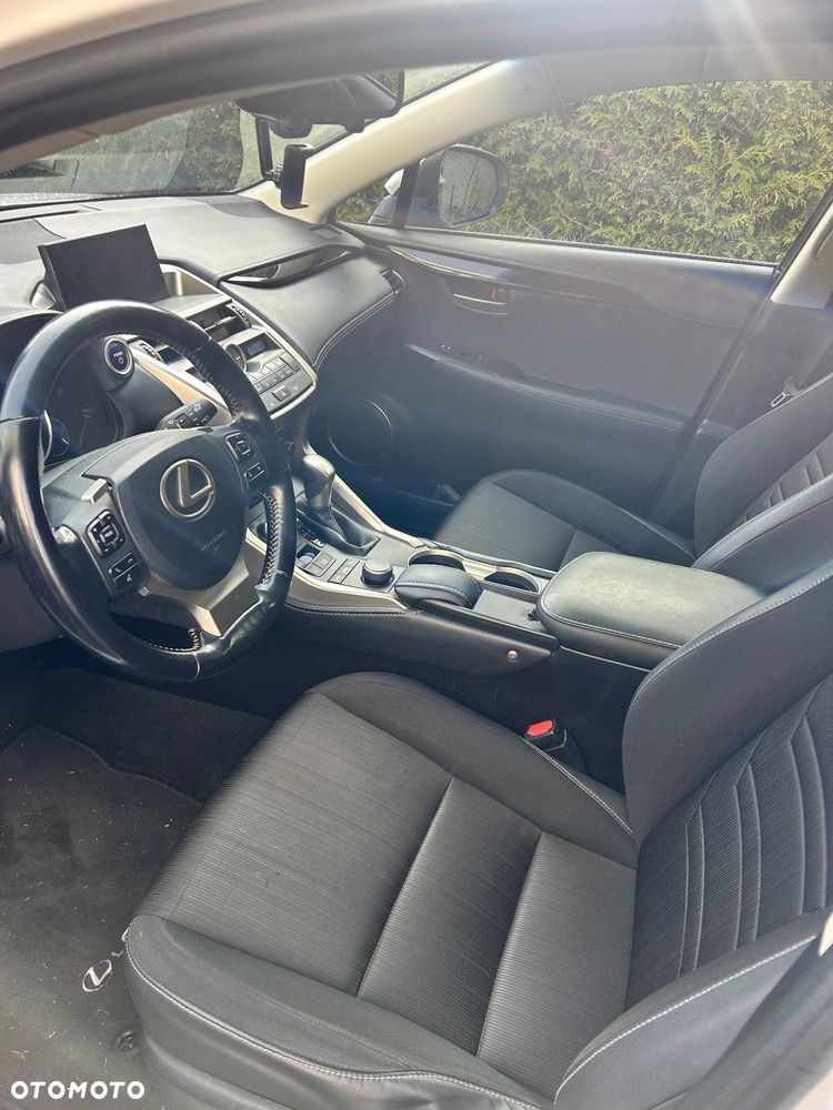 Lexus NX 300h - 11
