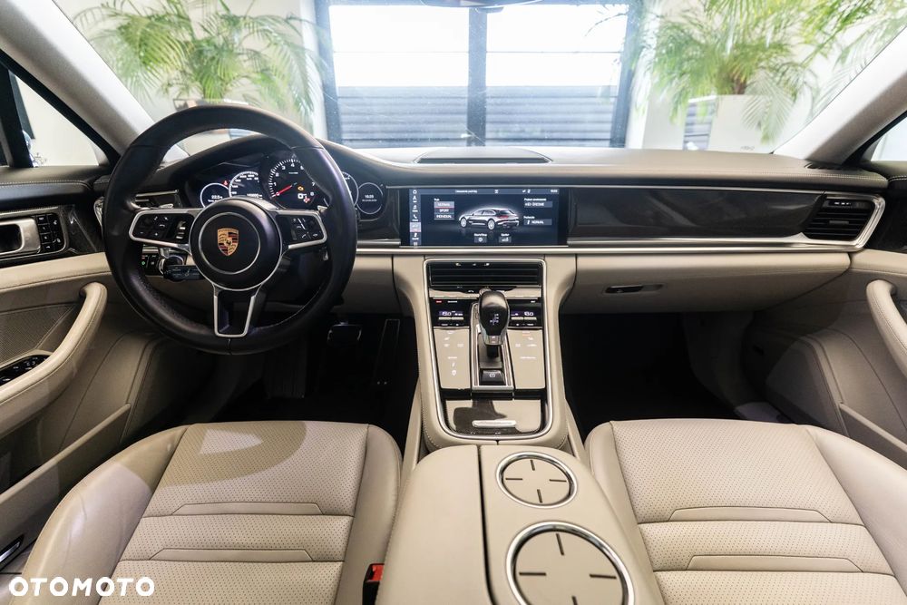 Porsche Panamera 4S - 13