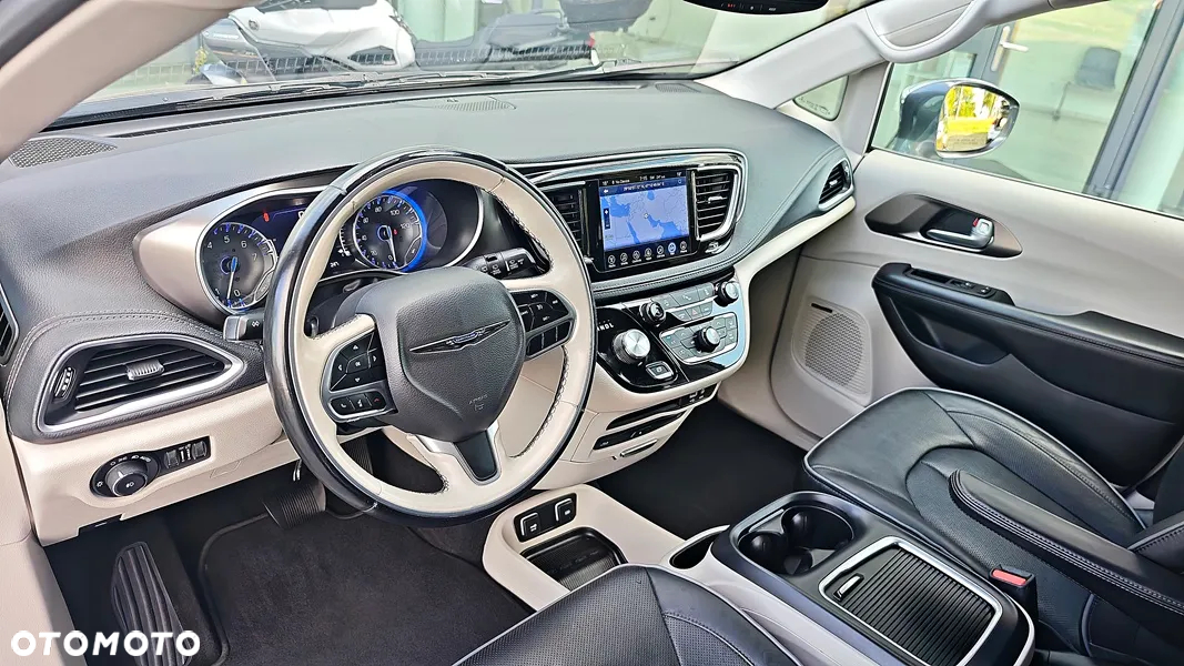 Chrysler Pacifica - 33