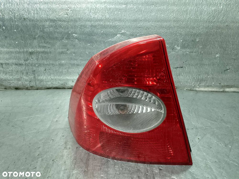 LAMPA TYLNA LEWA FORD FOCUS II 2021101023 SEDAN - 1