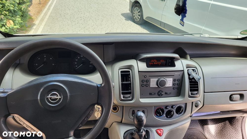 Opel Vivaro - 8