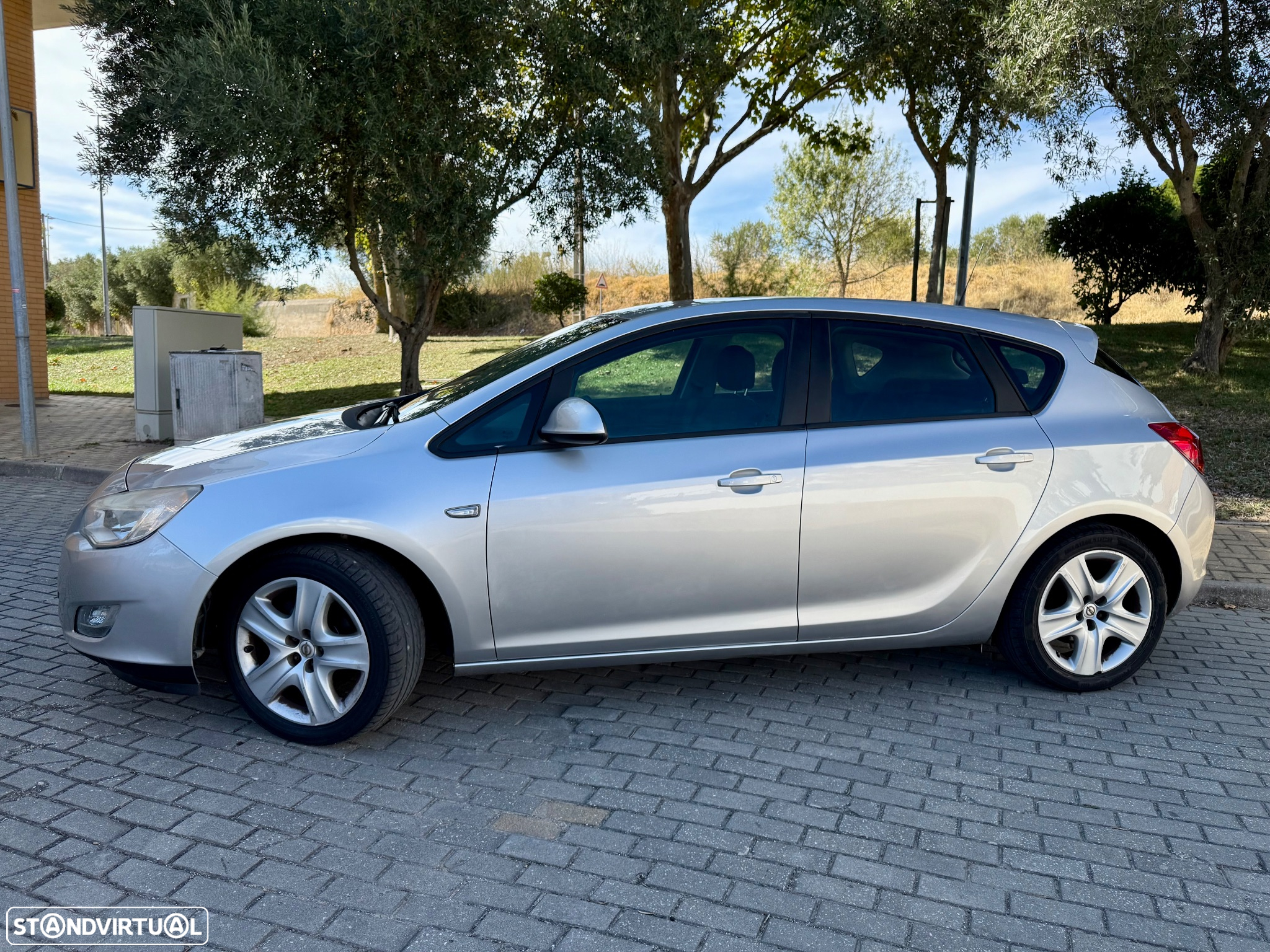 Opel Astra 1.3 CDTi Enjoy EcoFLEX - 2