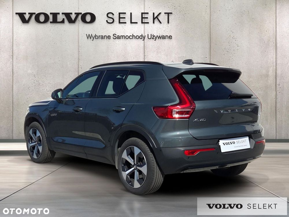 Volvo XC 40 B4 Plus Dark - 3