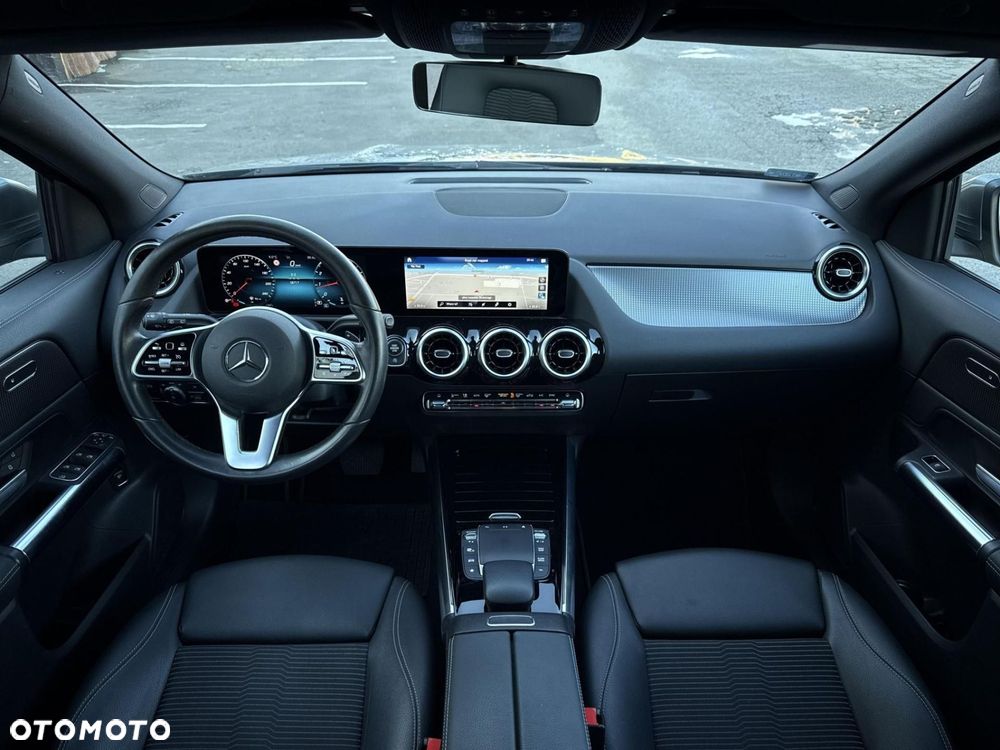 Mercedes-Benz GLA - 16