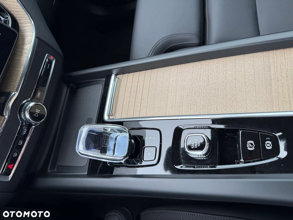 Volvo XC 60 B5 B AWD Plus Dark - 25