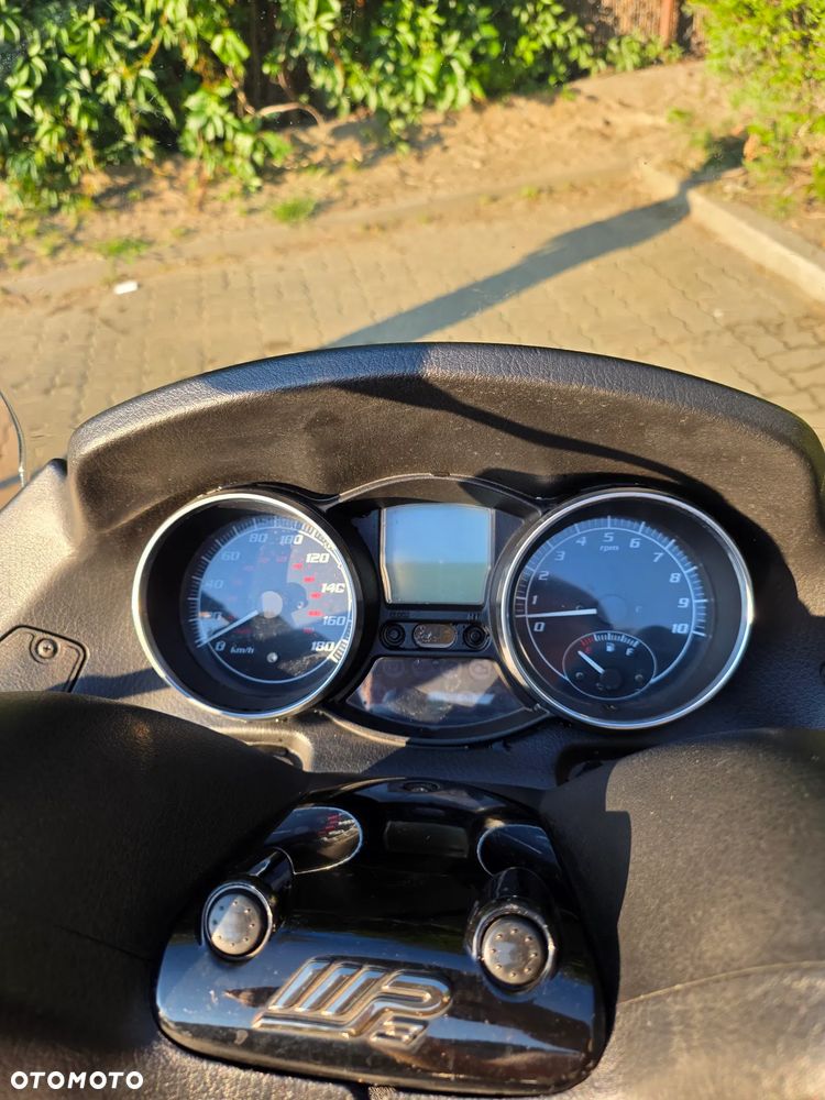 Piaggio MP-3 - 8