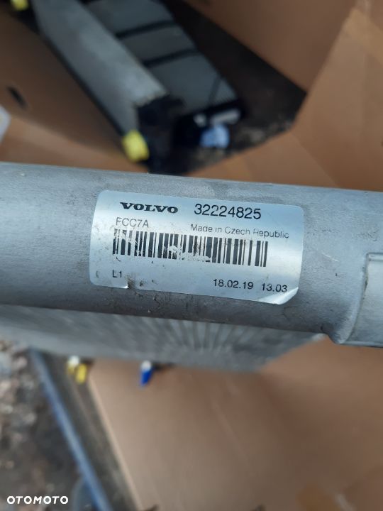 Chłodnica klimatyzacji Volvo XC-90 XC90 II 32224825 31686413 Skraplacz klimatyzacji Volvo XC-90 II - 3