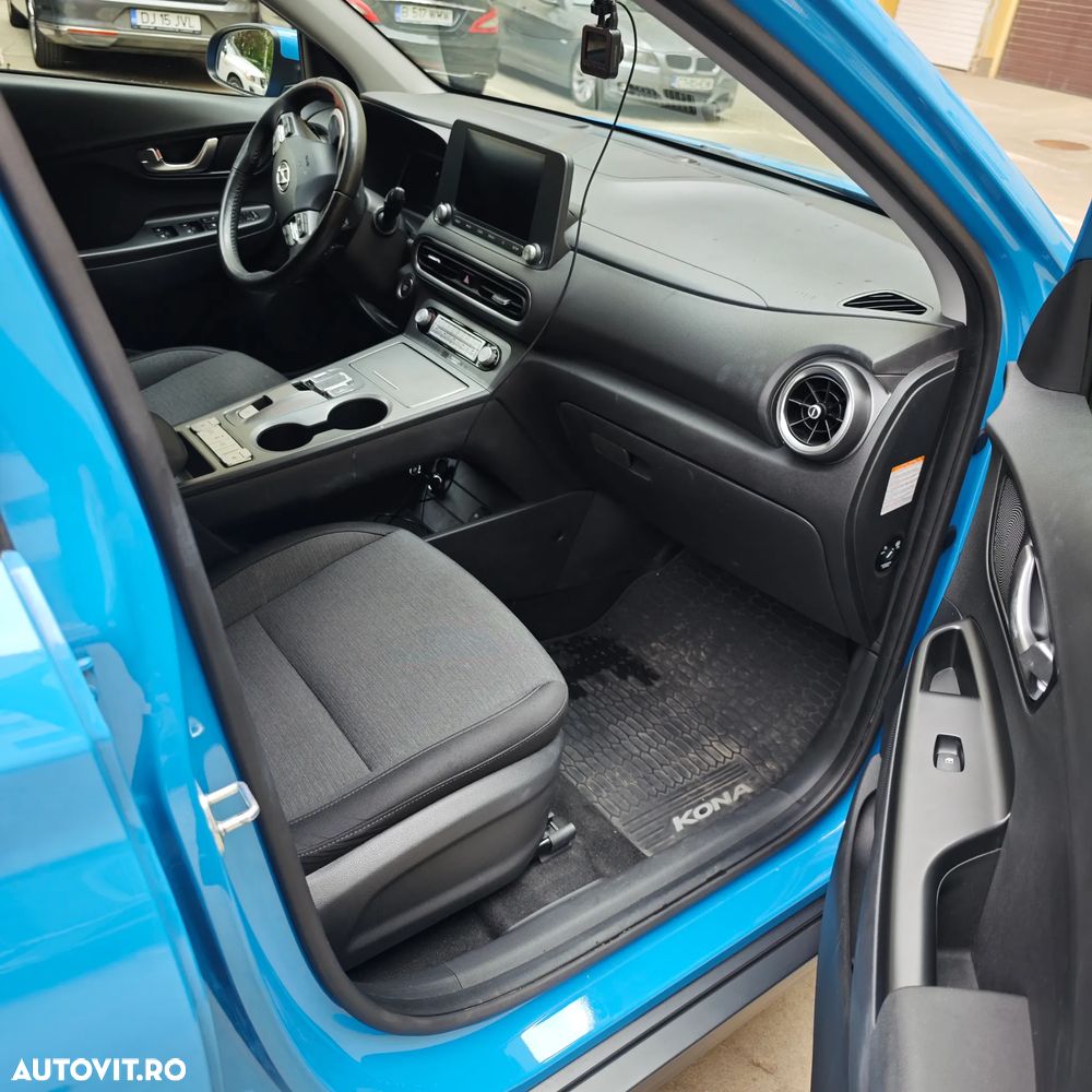 Hyundai KONA - 7