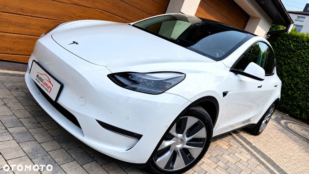 Tesla Model Y Long Range AWD - 2