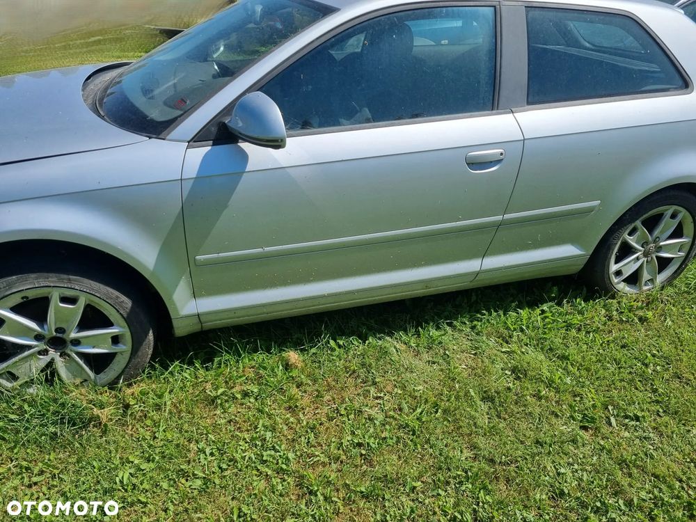 Drzwi lewe Audi A3 8P lift kolor LX7W OE - 1