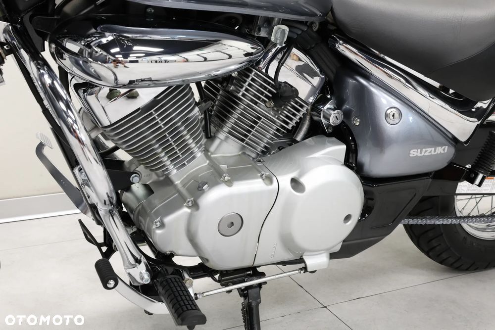 Suzuki Intruder - 27