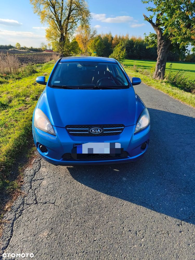 Kia Ceed 2010 photo 3