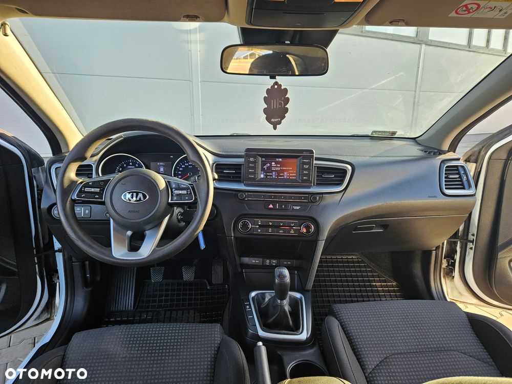 Kia Ceed - 13