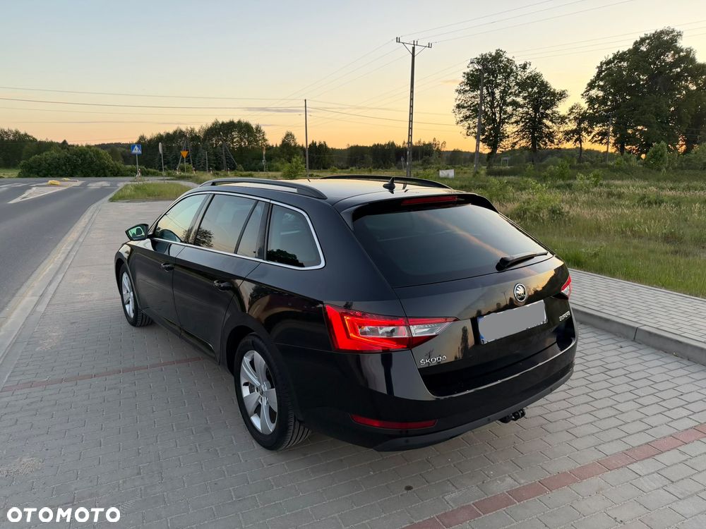 Skoda Superb 2.0 TDI Sportline - 8