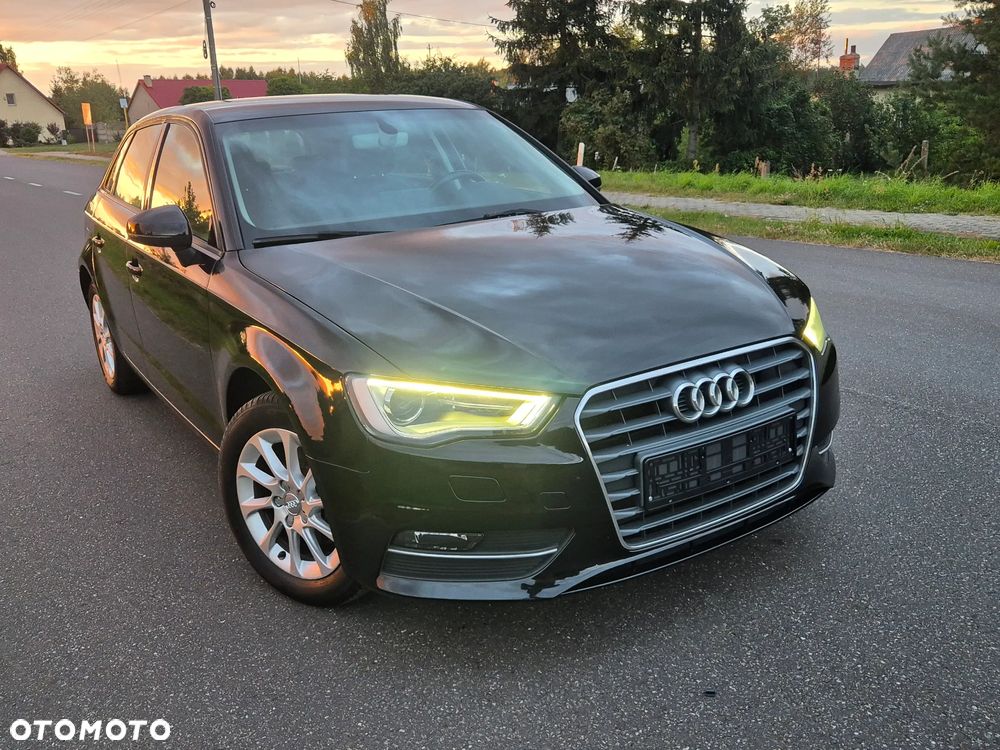 Audi A3 Sportback 1.4 TFSI S tronic Ambiente - 2