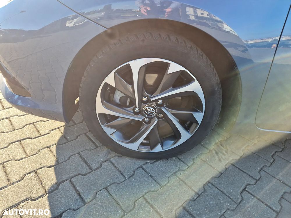 Toyota Auris 1.8 L VVT-i HSD Luna - 26