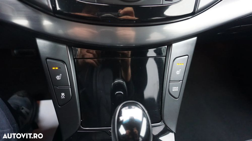 Hyundai i40 i40cw 1.7 CRDi Automatik Fifa World Cup Edition Gold - 28