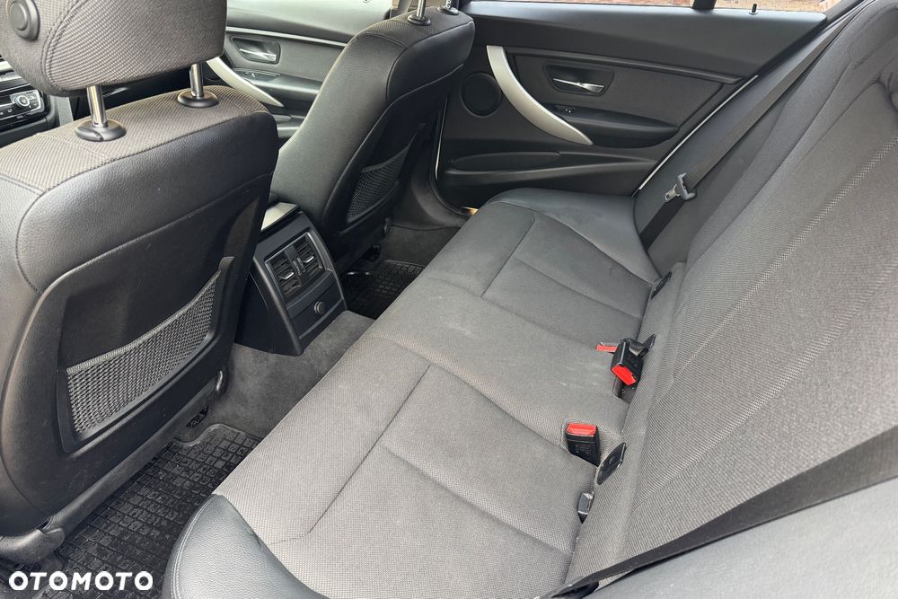BMW Seria 3 318d Sport Line - 14