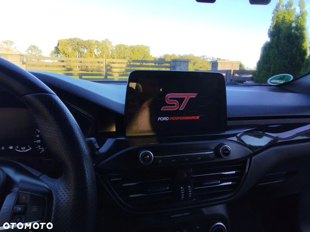 Ford Focus 1.5 EcoBoost ST-Line - 28