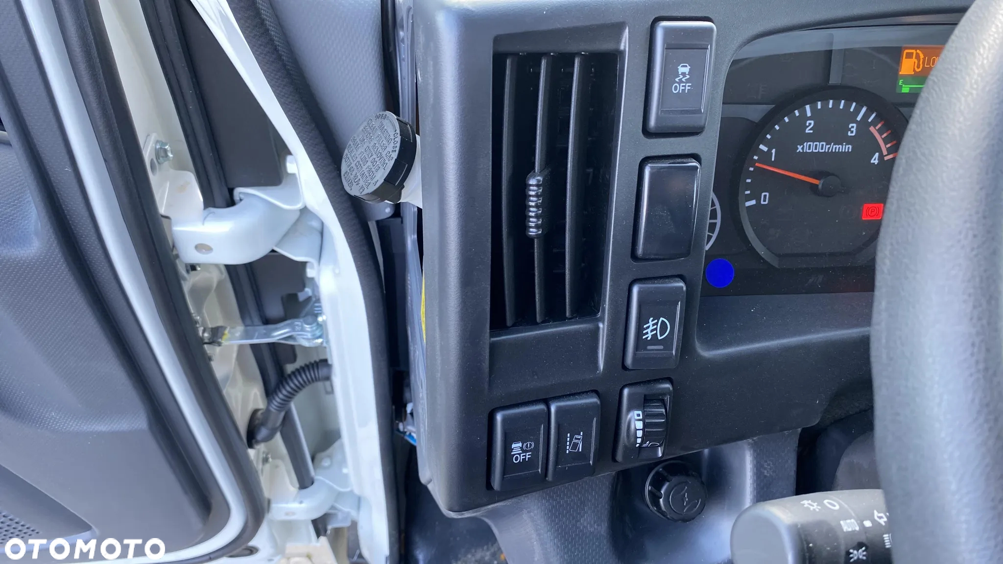 Isuzu P 75 - 16