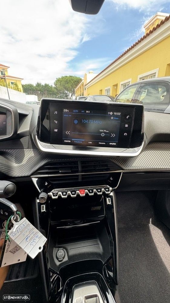 Peugeot 2008 1.2 PureTech Allure Pack EAT8 - 21