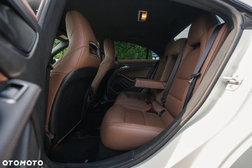 Mercedes-Benz CLA AMG 45 4-Matic - 14