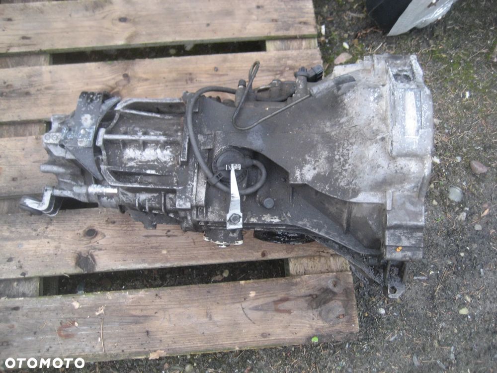 audi 100 c4 90-94r 2,3 benzyna skrzynia biegów manualna AXG - 2