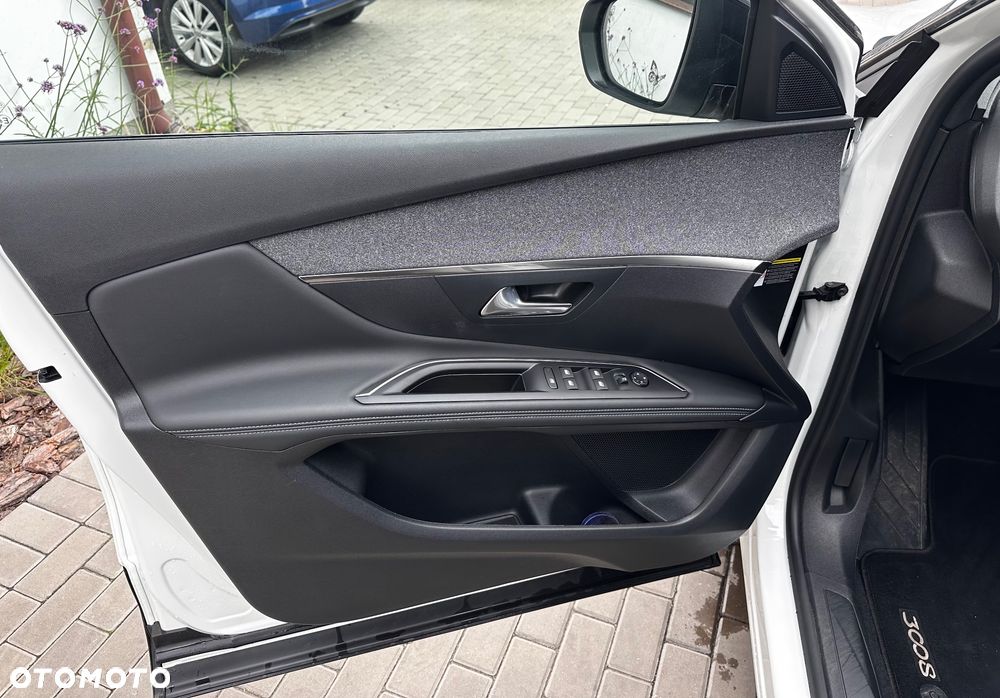 Peugeot 3008 PureTech 130 Stop & Start GPF EAT8 Allure - 26