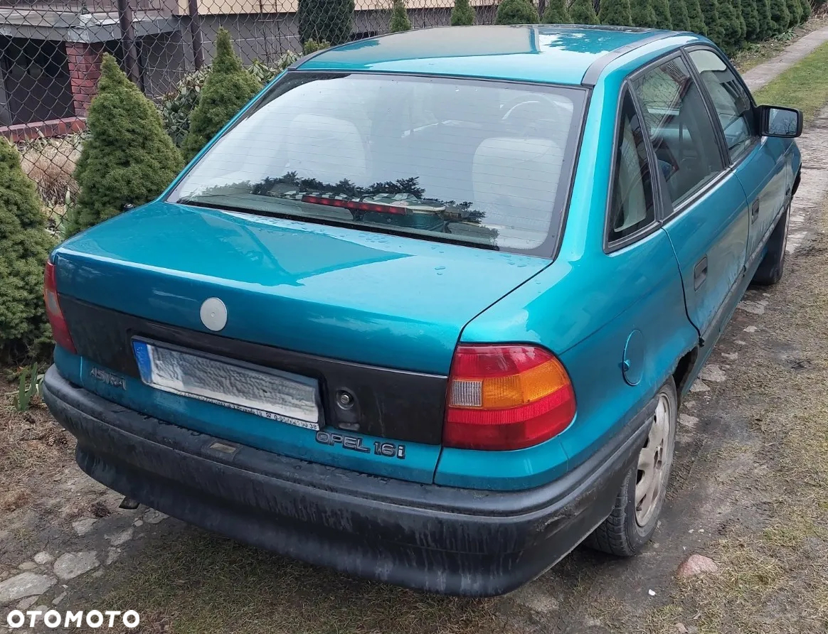 Opel Astra 1.6 - 4