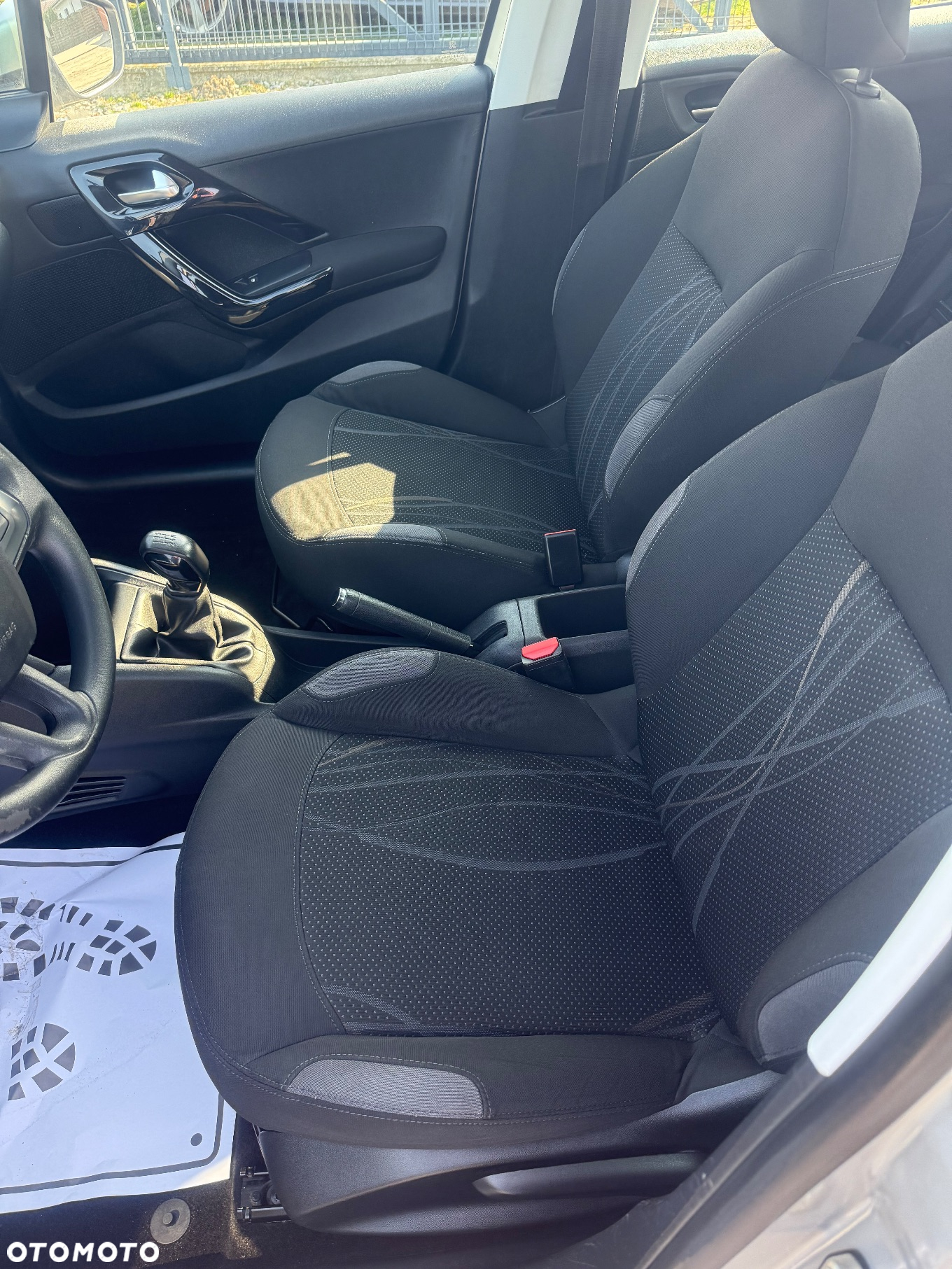 Peugeot 208 - 7